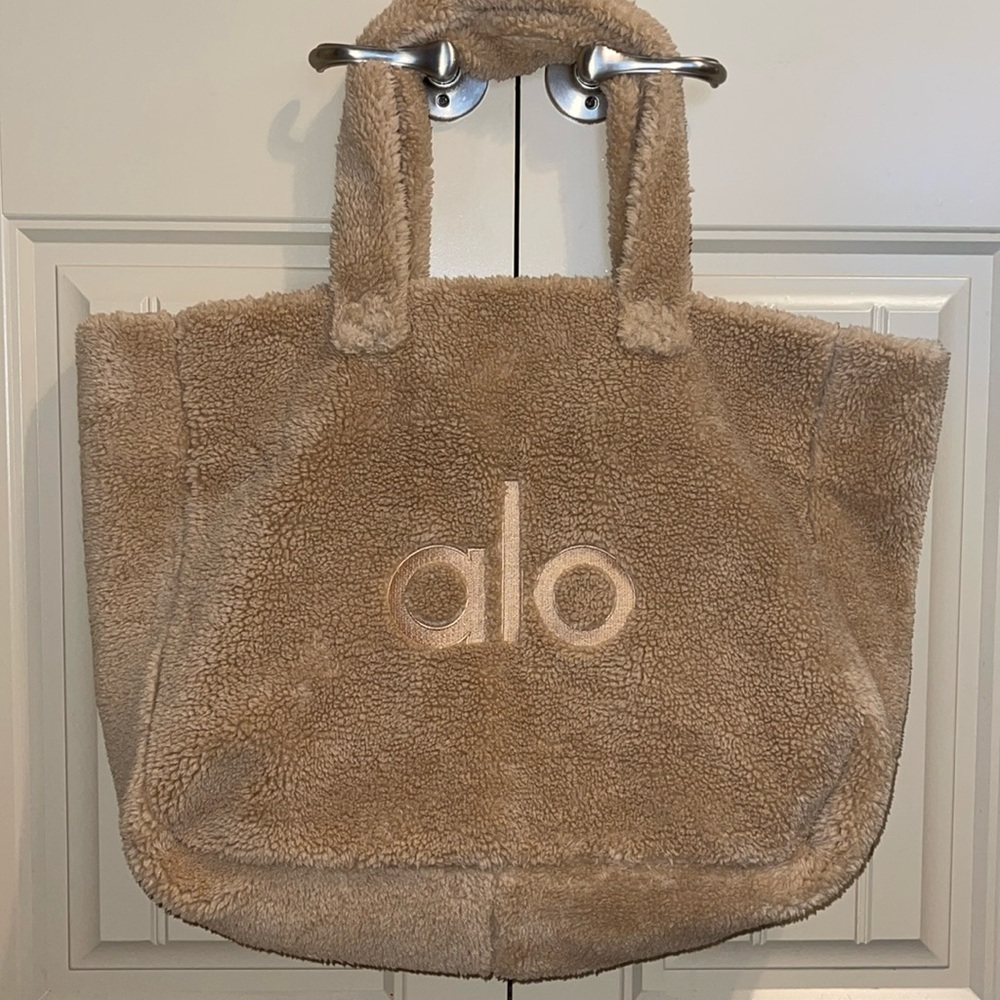 ALO Yoga Foxy Sherpa Tote NEW
